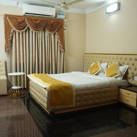 Sai Samrat Hotel Shirdi Zewnętrze zdjęcie