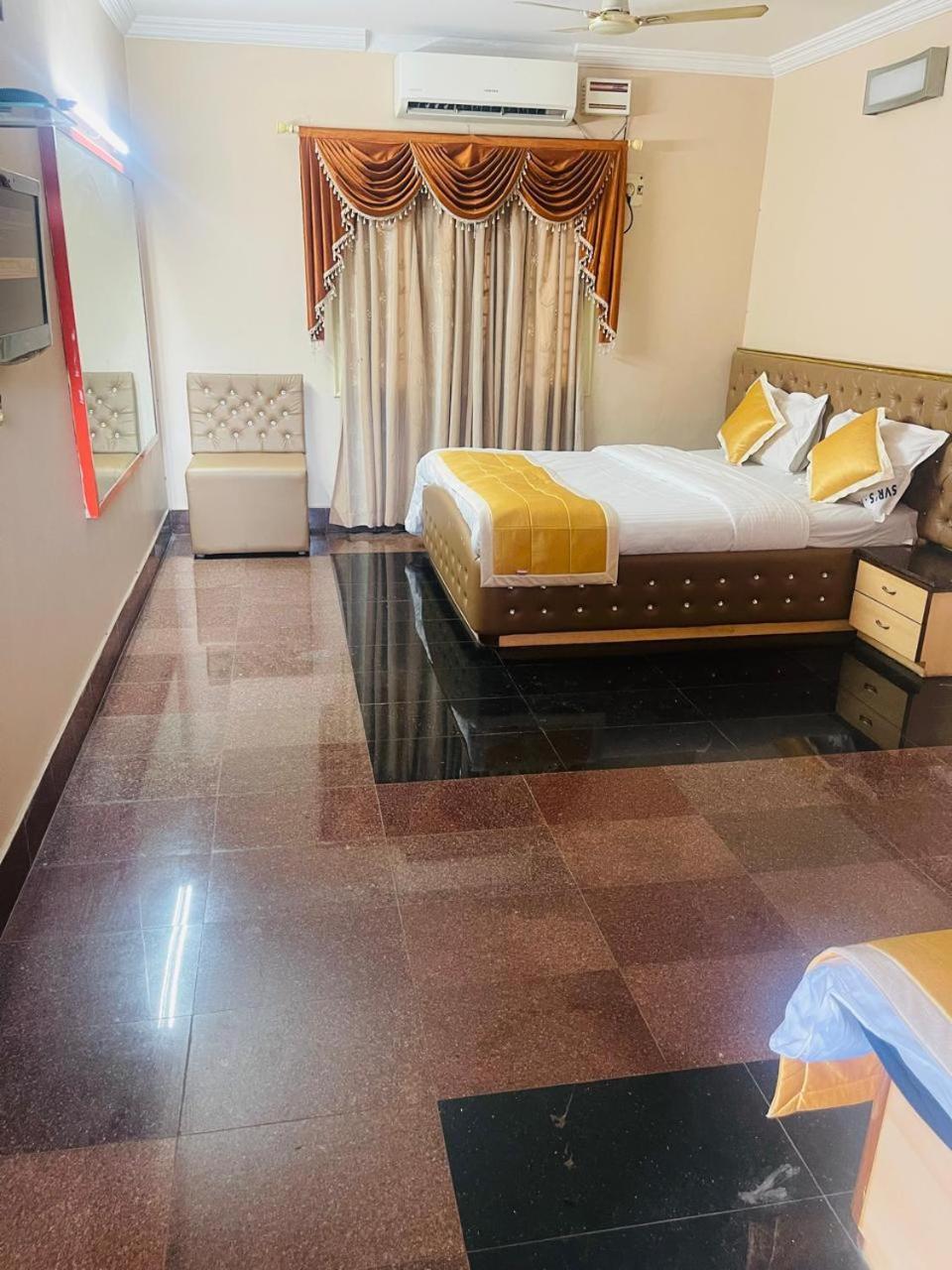 Sai Samrat Hotel Shirdi Zewnętrze zdjęcie
